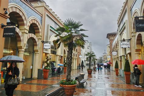 outlet stores in milano Italy